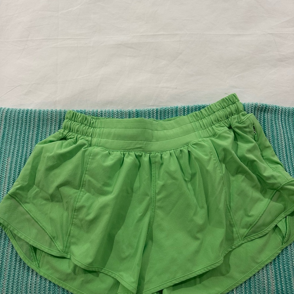 Green Women's Lululemon Shorts 2.5 Inch Size 6
